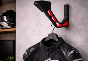 Soporte para Casco y Campera de Moto
